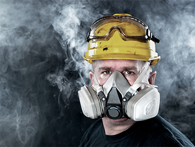 Arbeiter mit Atemschutz und Helm | ZA Arbeitsschutz